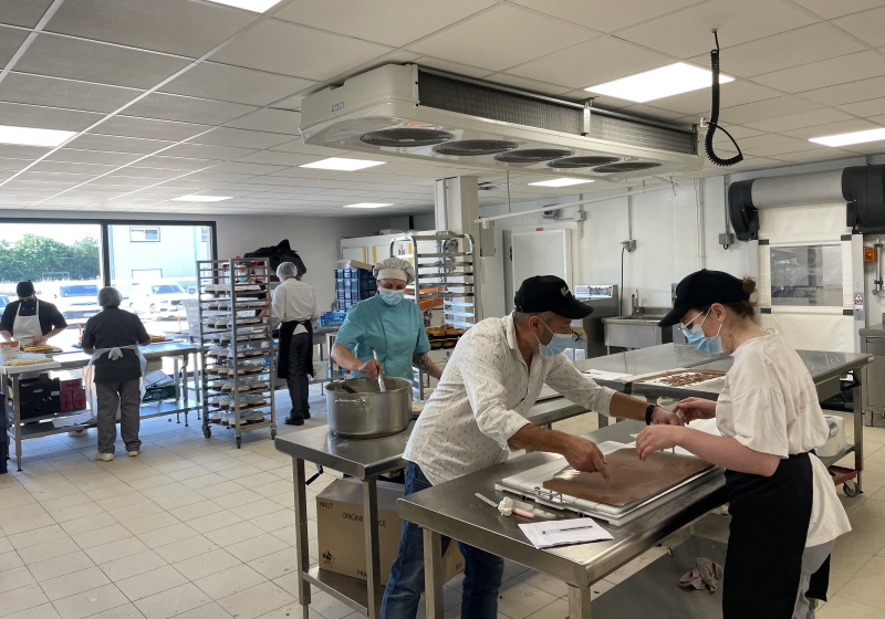 Grand atelier boulangerie pâtisserie des établissements Mauranes à Montauban